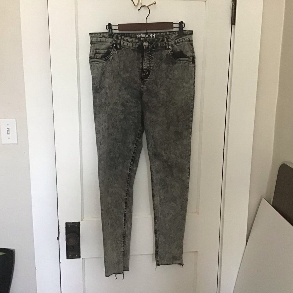 Refuge Rio Black Acid Wash mid rise push up jeans 11